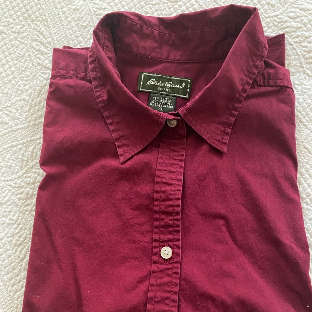 Burgundy woman’s short sleeve cotton blouse.